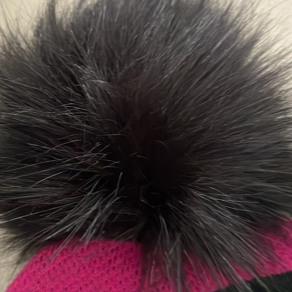 NWT KIDS SIZE JOCELYN POM-POM HAT - Picture 2 of 2
